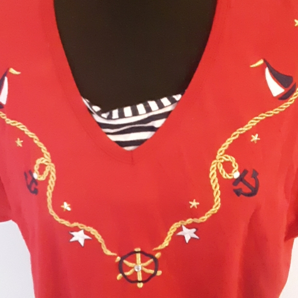 Mix and max short sleeve top - Picture 2 of 4